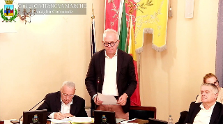 Civitanova Marche - Ciarapica supera la sfiducia ma la maggioranza resta spaccata: decisiva l’astensione di FdI