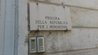 Marche - Manca personale al tribunale minorile: “Sospenderemo le udienze”