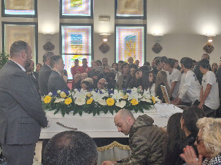 Osimo – Straziante addio al 14enne Tommaso, la fidanzata: “Ti amerò per sempre”