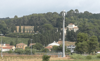 Pesaro - Antenna vicino al centro sociale, protesta del Quartiere