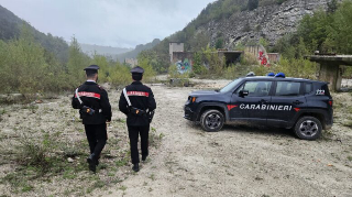 Urbino - Va a funghi col cane ma trova quasi un chilo di cocaina