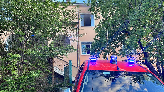 Incendio in ex scuola a Frondarola: intervento dei vigili del fuoco