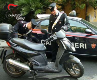 Fermo – Droga in auto e scooter: due denunce e 13 segnalazioni per uso personale