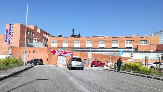 Jesi - Incendio in cucina mentre frigge le patatine: 62enne in ospedale