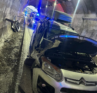 A14, incidente in galleria: soccorsi una donna e due bambini