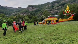 Acquasanta Terme - Donna scivola in un dirupo per 15 metri, soccorsa dai vigili del fuoco