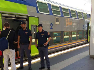 Pendolari del furto, due 18enni arrestati a Senigallia dopo inseguimento da film