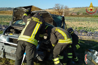 Corridonia - Scontro tra furgone e auto sulla SP 485: due feriti, uno grave