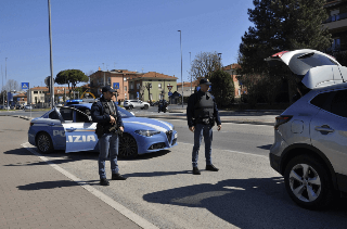 Pesaro - Derubavano anziani con la "tecnica dell’abbraccio", la polizia ferma due rumene
