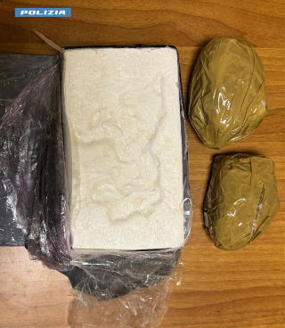 Pescara - La Polizia arresta una 55enne trovata con un chilo e mezzo di cocaina