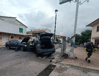 Violento schianto a Morro d’Oro: estratti due feriti dalle lamiere