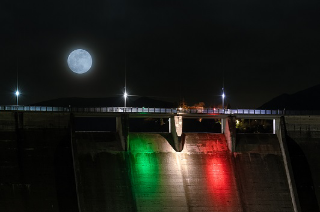 Bagliori nella notte, luci tricolore per Castreccioni e San Ruffino