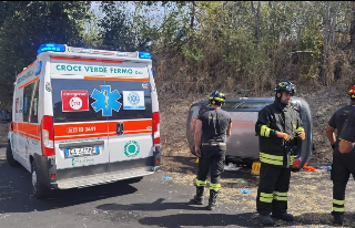 Incidente a Fermo, auto si ribalta e arriva l’eliambulanza