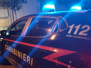 Senigallia – Gli negano l’ingresso e lancia tavoli e sedie, ferito un buttafuori