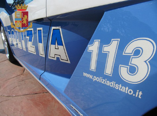 Fermo - Si barrica in casa e minaccia dal balcone, intervento della polizia