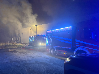 Colledara - In fiamme deposito dolciario, disagi sull’autostrada A24