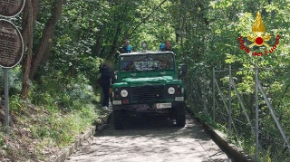 Genga - Vigili del fuoco soccorrono escursionista lungo il sentiero del tempio Valadier