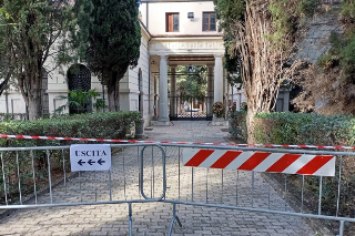 Crollo al cimitero monumentale Sulmona, salme nei container