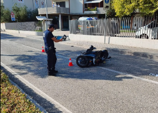 San Benedetto - Scontro tra scooter in via Manara, due feriti