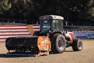 Maceratese, intervento sul manto erboso dello stadio Helvia Recina