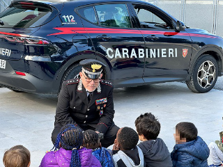 Macerata - Progetto "Città a colori - I mestieri", i carabinieri incontrano gli alunni dell’Isc "Enrico Mestica"