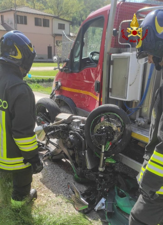 Scontro moto-camion a Visso, 73enne in eliambulanza