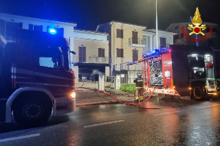 Auto a fuoco nel garage, notte di paura a Montelupone