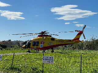 Frontale a Massignano, tre feriti: atterra l’eliambulanza