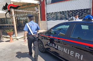 Furti nei negozi, ladri ripresi da videosorveglianza: tre denunciati