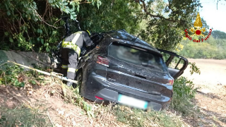Malore fatale al volante e un’auto volata in una scarpata: due incidenti nel maceratese