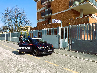 Chiaravalle – Rubano al supermercato, bloccati da un carabiniere non in servizio