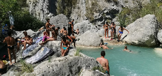 Tuffo nel Castellano, giovane soccorso con l’elicottero e ricoverato a Torrette