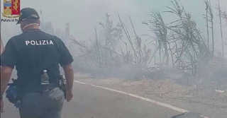 Fermo - Appicca più incendi di sterpaglie: fermato dalla polizia e trasferito al Cpr