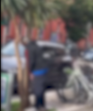 Pesaro - Urina e "sniffa" in centro storico, video virale, daspo per un 60enne