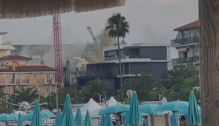 San Benedetto del Tronto - Rogo sul lungomare nord, fumo visibile dalla spiaggia