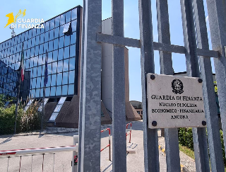 Ancona – Antiriciclaggio, denunciati dalla Finanza due agenti “money transfer”