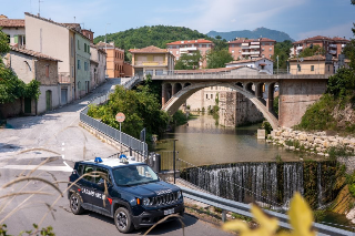 Sassoferrato - Sequestrate motoseghe e materiale contraffatto: due denunciati