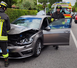 Schianto auto-furgone sull’Arceviese: due feriti in ospedale