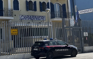 Porto Recanati – Carabinieri si tuffano in mare e salvano kitesurfer