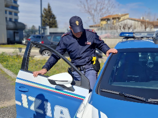 Ancona - Rapinarono un bar a Bologna, arrestati due giovani 