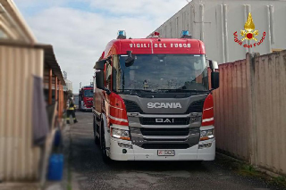 Monte Porzio - Fiamme in un capannone per calzature