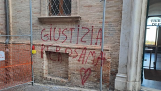 Fermo - Scritte sui muri per Osama, individuati gli autori