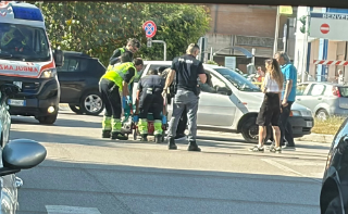 Incidente a Ragnola, investita una donna e interviene l’ambulanza