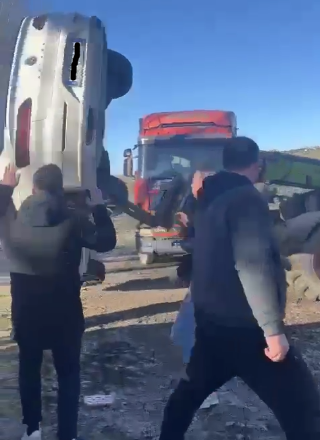 Trattore ribalta auto sulla Valdete: ma non è per la protesta degli agricoltori