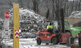 Pesaro - Nove ore di lavoro dei vigili del fuoco per spegnere l’incendio alla Sider