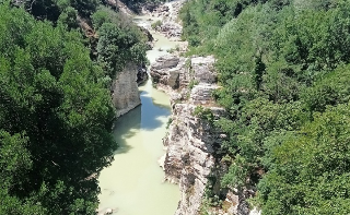 Fossombrone - Bagno vietato alle Marmitte dei Giganti: troppi rischi per i bagnanti