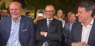In migliaia per Ricci, Conte e Bersani: piazza piena a Macerata e cinema sold out a Fano