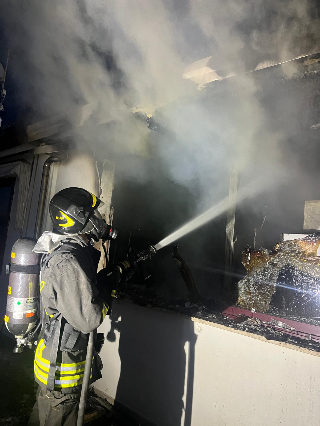 Tortoreto - Incendio allo stabilimento balneare, pompieri in azione