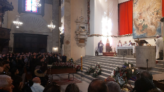 Ascoli Piceno - L’ultimo saluto a Pasquale Allevi, don Andrea: "Ci ha riuniti tutti come una famiglia"