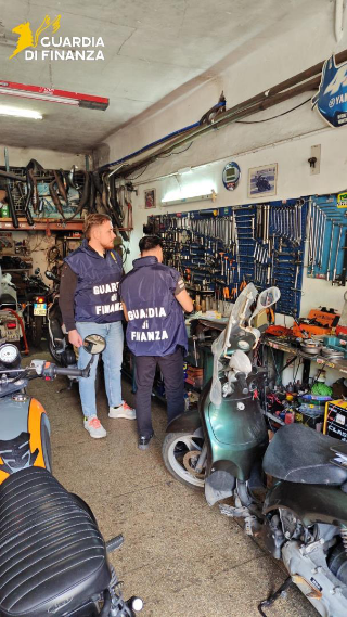 Chiaravalle - Scoperta autofficina abusiva: sequestrati locali e attrezzature